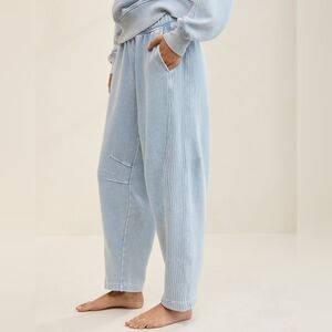 Aerie Oh Snap! Barrel Sweatpant, Cloud Wash